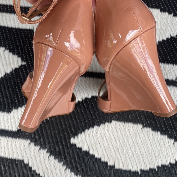 NWOT Ann Taylor Wedges - Picture 4 of 8